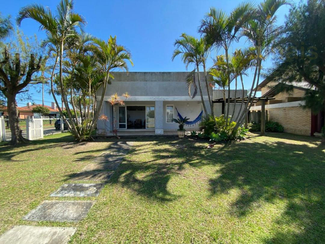 Casa Mobiliada à venda em Atlântida, Xangri-Lá, esquina, próxima do mar! — Atlântida — Xangri-Lá