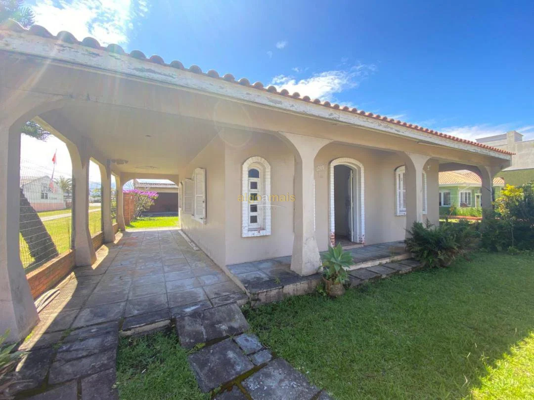 Casa à venda em Xangri-Lá, Centro - 208m² - Churrasqueira e Quintal — Centro — Xangri-Lá