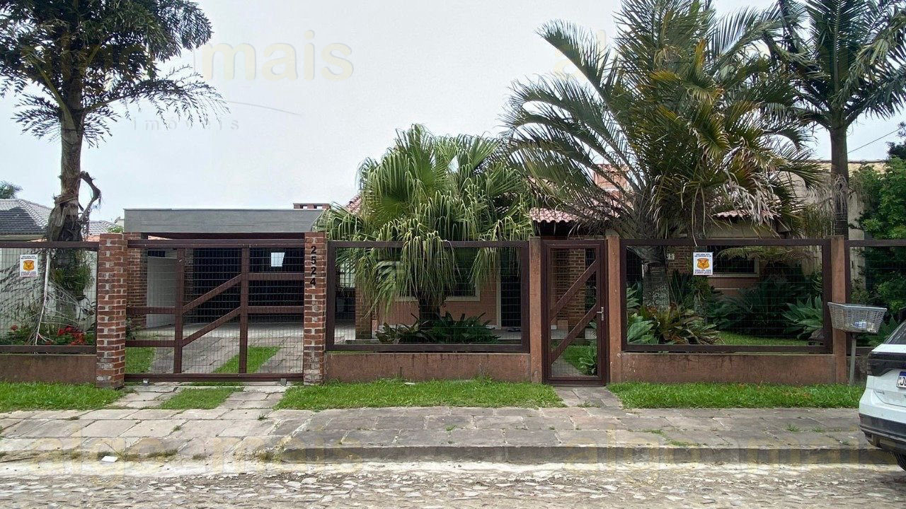 Casa Mobiliada 185m2 à Venda no Centro de Xangri-Lá, piscina — Centro — Xangri-Lá