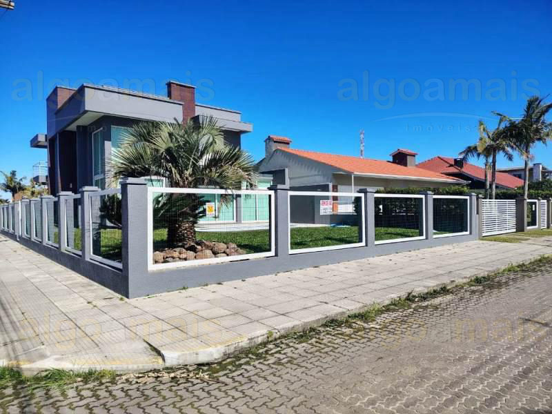Sobrado Mobiliado à venda em Xangri-Lá, próximo do mar, esquina - Centro — Centro — Xangri-Lá