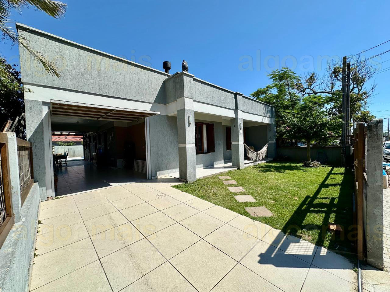 Casa Mobiliada com Piscina no Centro de Xangri-Lá - Venda — Centro — Xangri-Lá