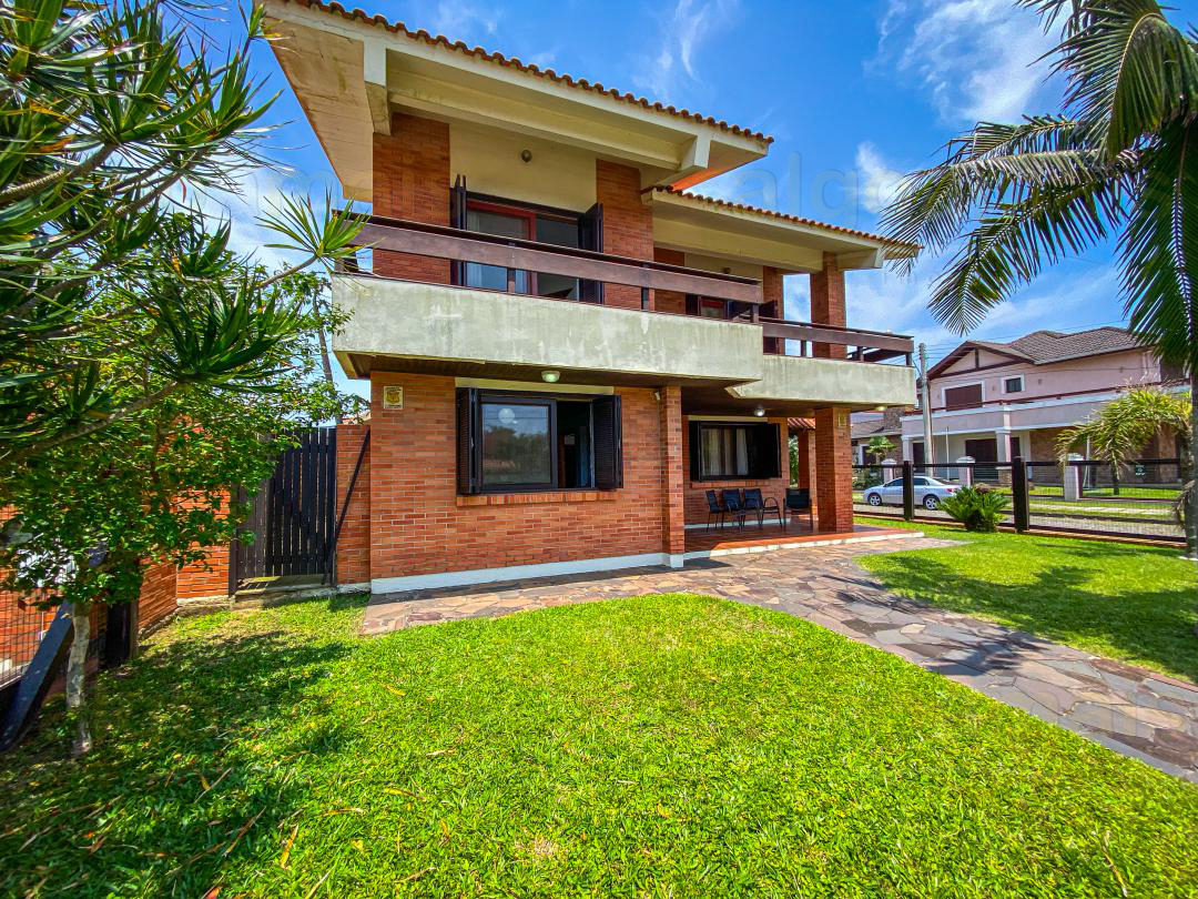 Sobrado Mobiliado à venda em Xangri-Lá, Centro na divisa com Atlântida, próximo do mar - 344m² — Centro — Xangri-Lá