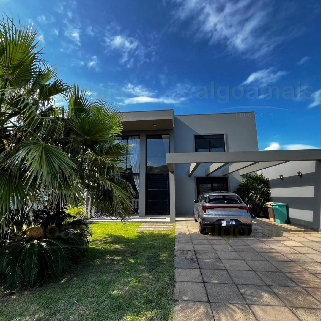 Casa em Condominio, beira lago Mobiliada em Condominio Blue Xangri-La - Venda em Xangri-Lá — Centro — Xangri-Lá