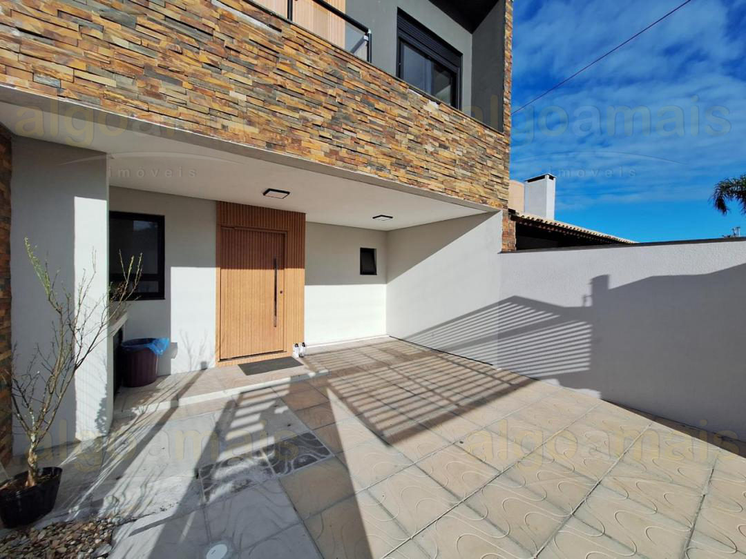 Sobrado Mobiliado à venda em Xangri-Lá, Centro, próximo do mar - 120m² — Centro — Xangri-Lá