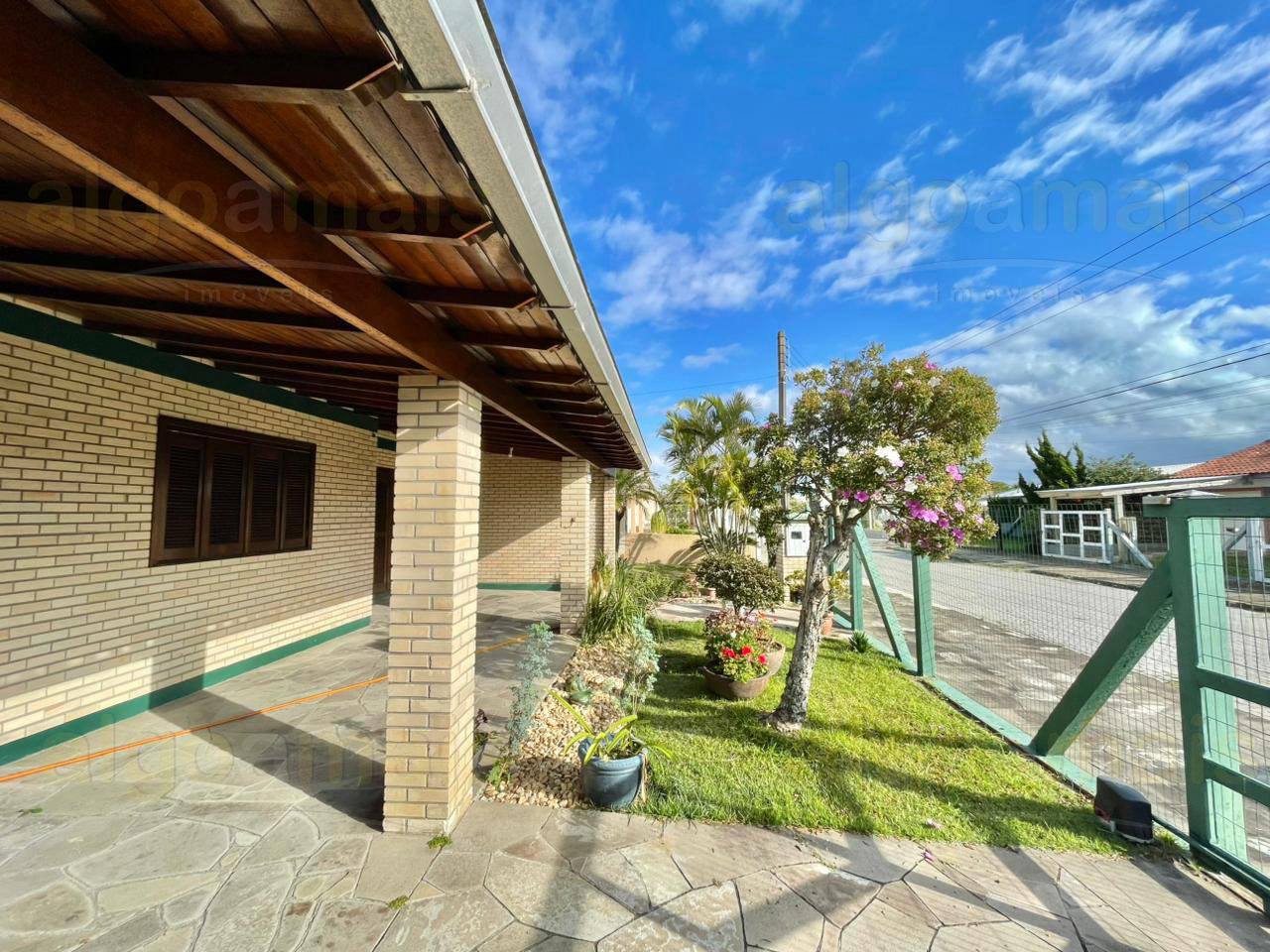 Casa mobiliada com piscina à venda em Rainha do Mar — Rainha Do Mar — Xangri-Lá