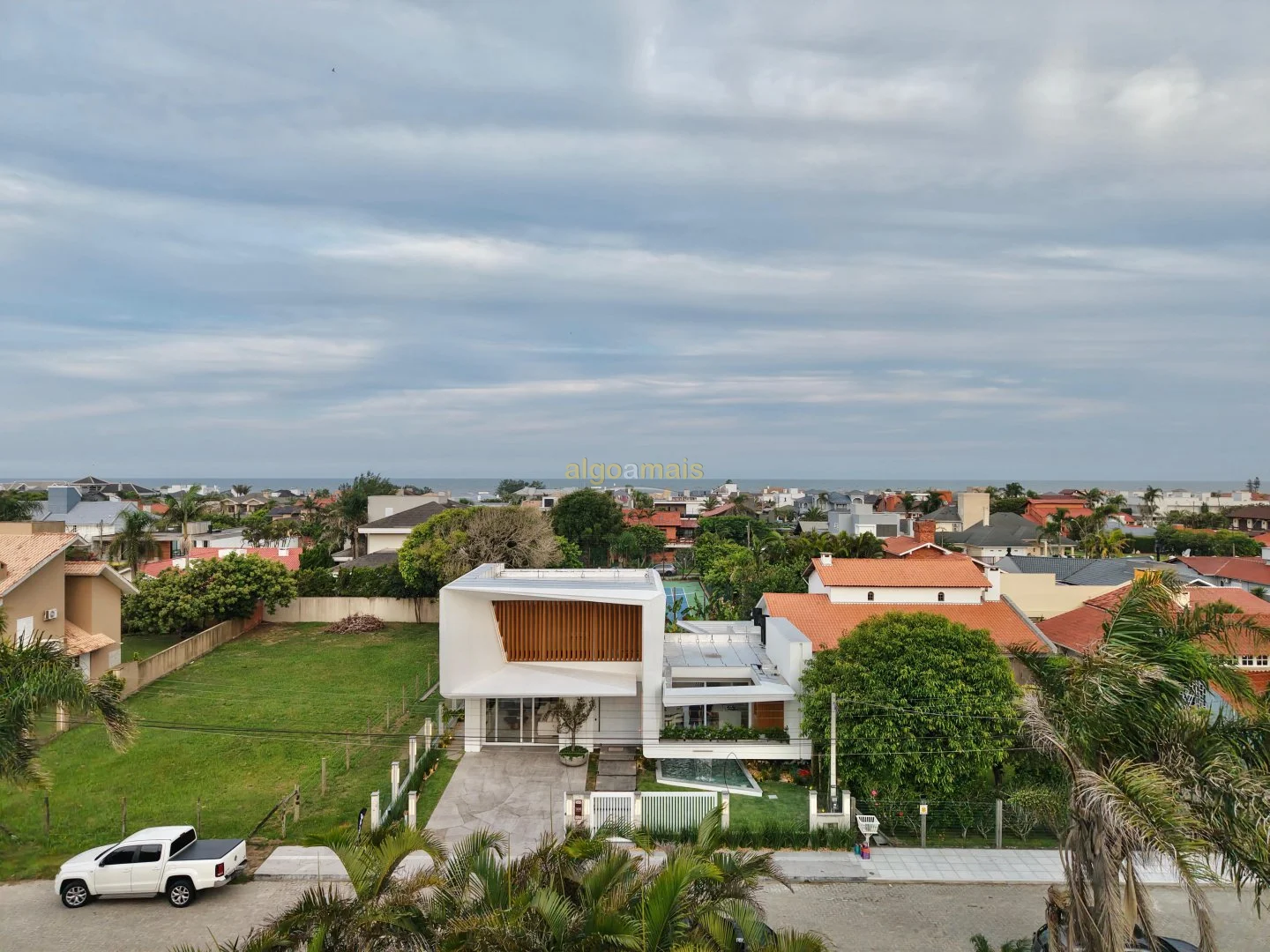 Casa, 4 quartos, 305 m² - Foto 2