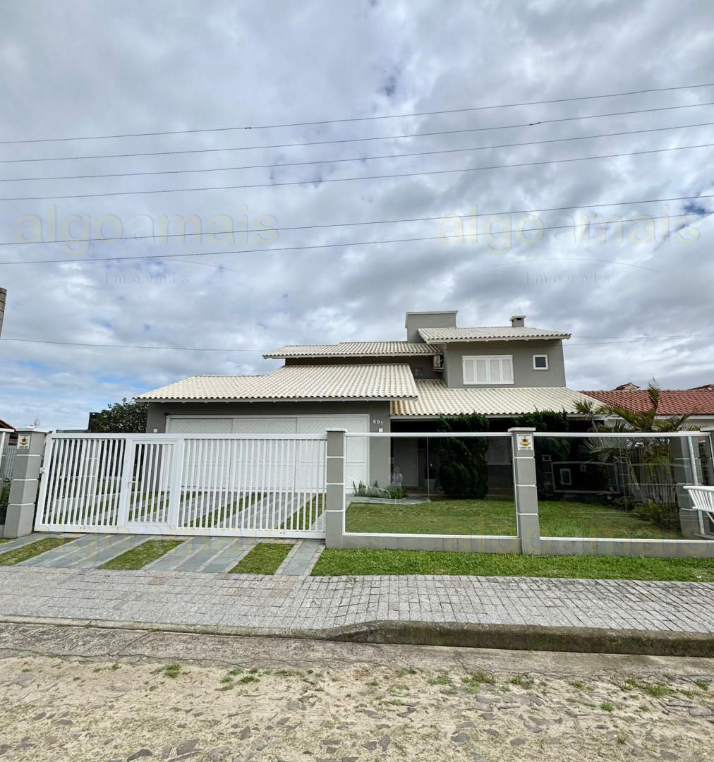 Sobrado Mobiliado à venda em Xangri-Lá, Bairro Remanso, próximo do mar - 341.6m² — Remanso — Xangri-Lá