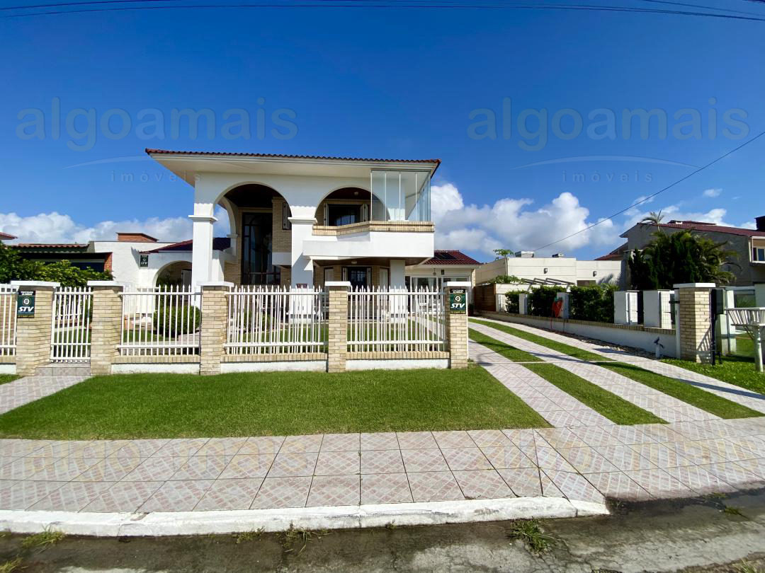 Sobrado região do Caburé, frente leste com Churrasqueira e Lareira em C.C.I- Extensão Atlântida II - Venda — C.C.I- Extenção Atlantida II — Xangri-Lá