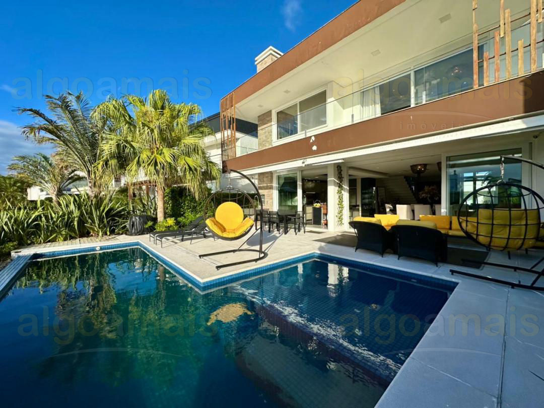 Casa em Condominio Mobiliada em Condominio Enseada Lagos Xangri-Lá - Venda — Centro — Xangri-Lá