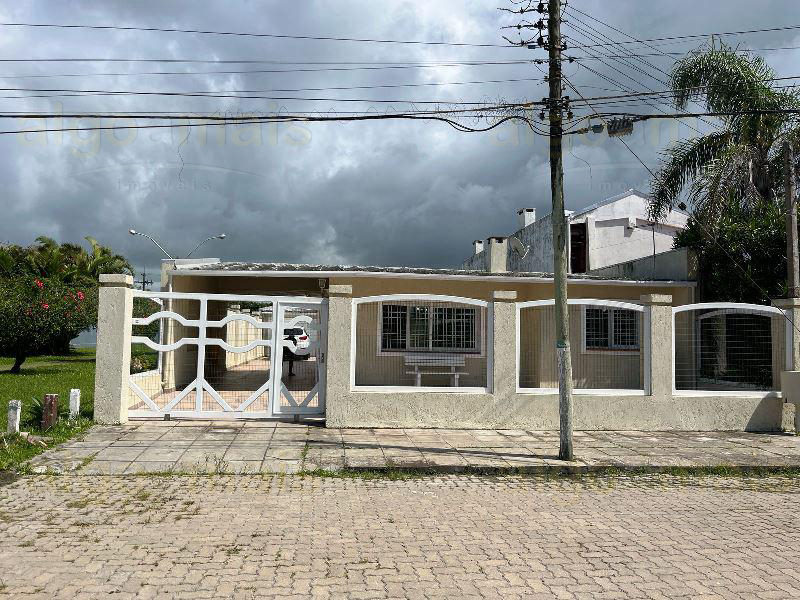 Casa mobiliada à venda em Xangri-Lá, Centro - Próxima do mar — Centro — Xangri-Lá
