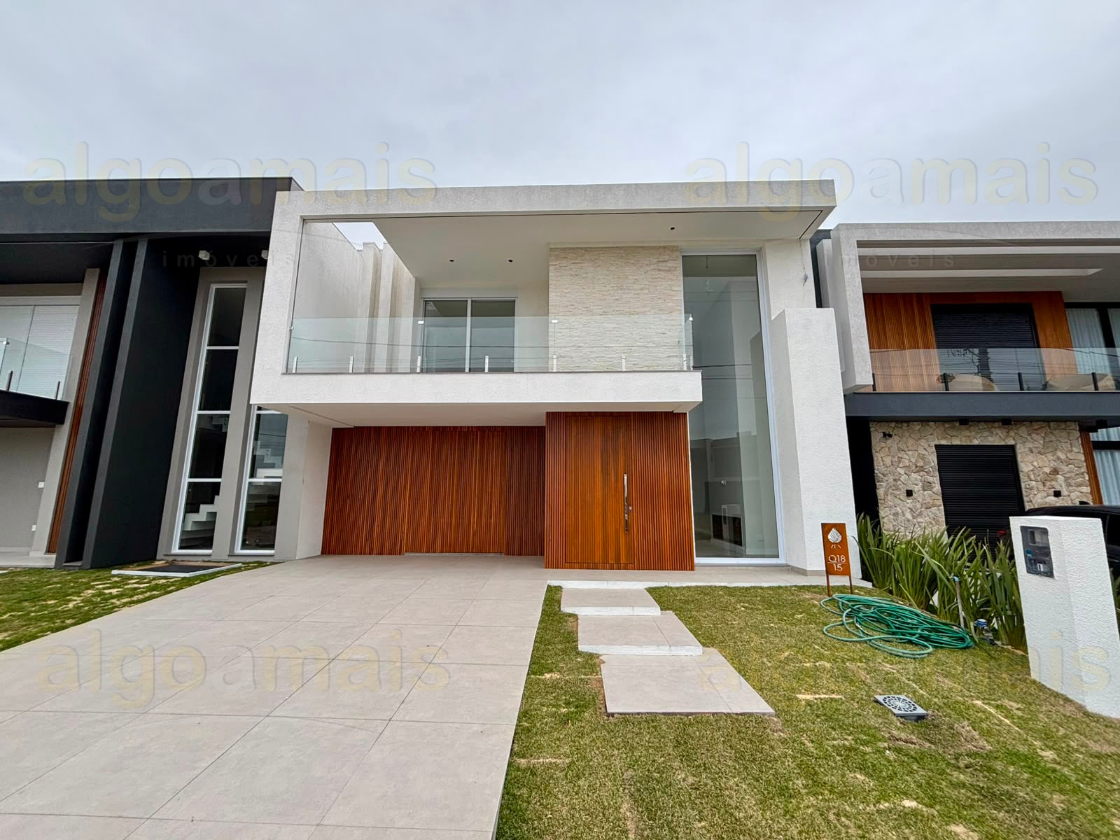 Casa em Condominio à venda em Xangri-Lá - Condominio Zen - 233m² - Churrasqueira, Piscina e Quadras — Maristela — Xangri-Lá