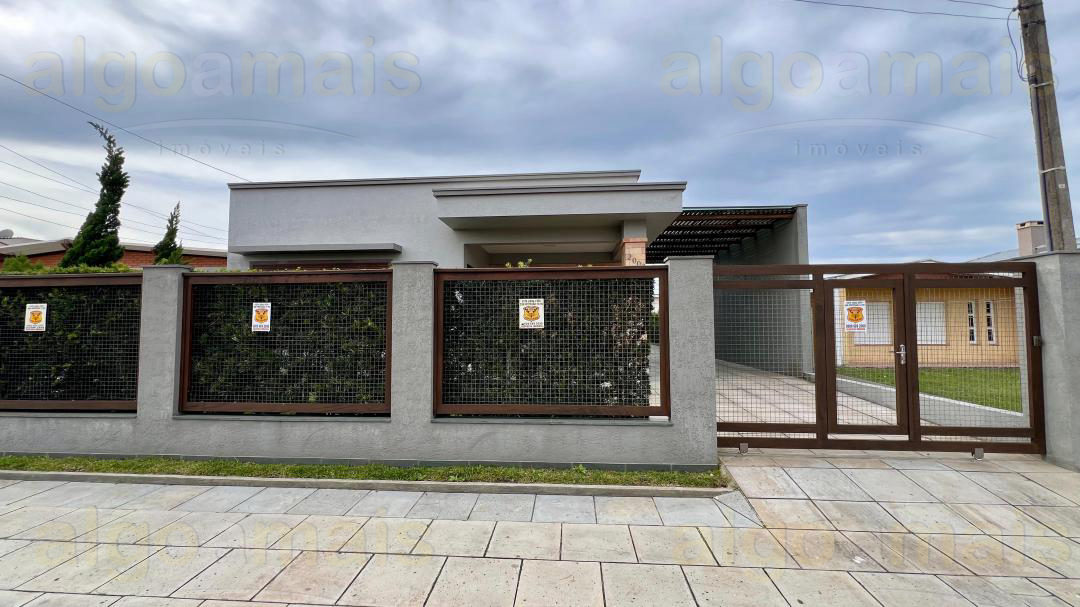 Casa Mobiliada com Piscina aquecida em Xangri-Lá, próxima do mar - Centro - Venda — Centro — Xangri-Lá