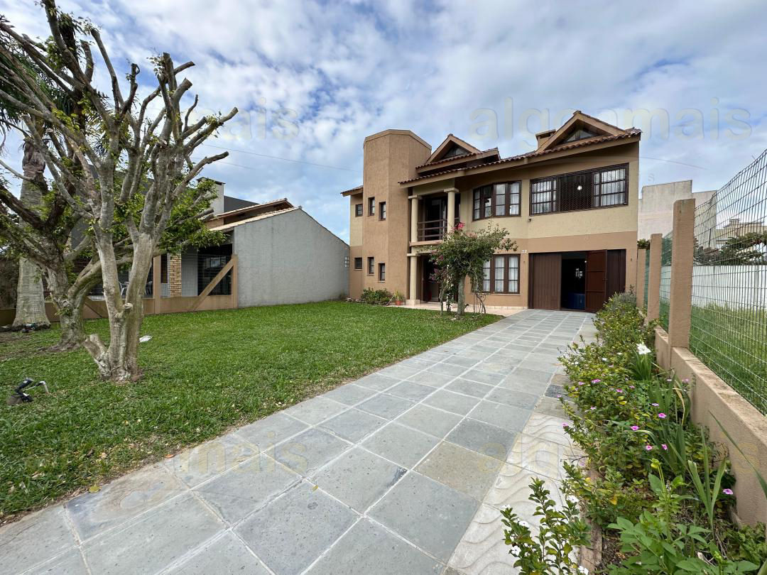 Sobrado mobiliado à venda em Xangri-Lá, Centro, próximo do mar - 210m² — Centro — Xangri-Lá