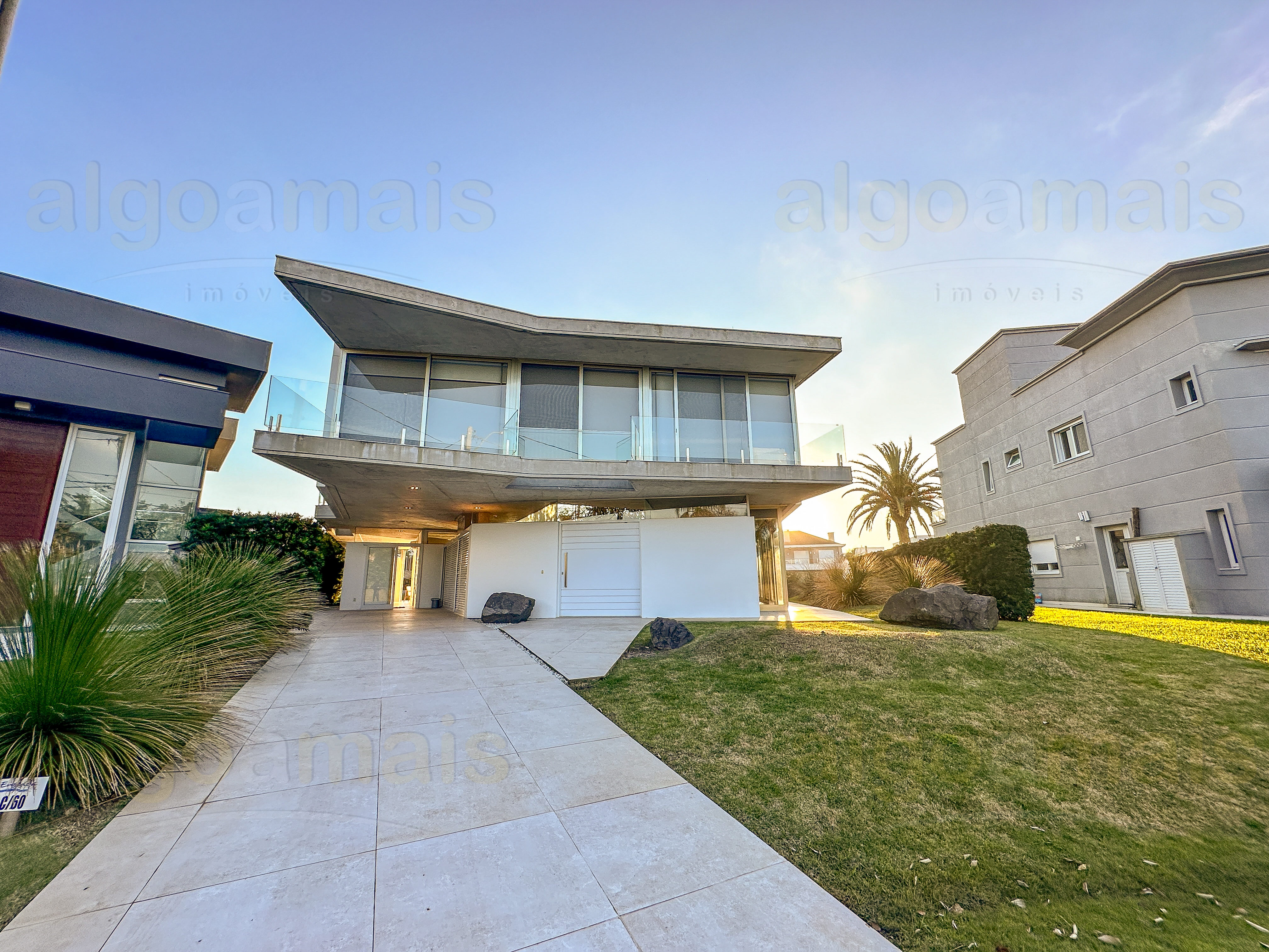 Casa em Condominio Mobiliada em Condominio Enseada Lagos Xangri-Lá - Venda — Centro — Xangri-Lá