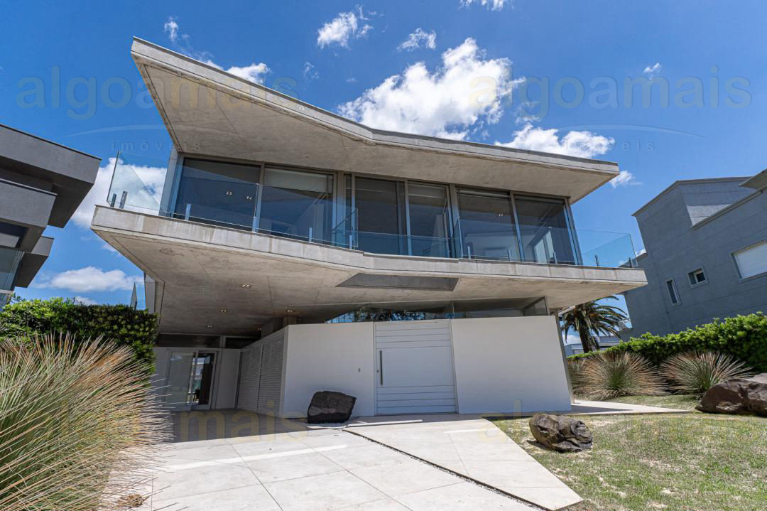 Casa em Condominio Mobiliada em Condominio Enseada Lagos Xangri-Lá - Venda — Centro — Xangri-Lá