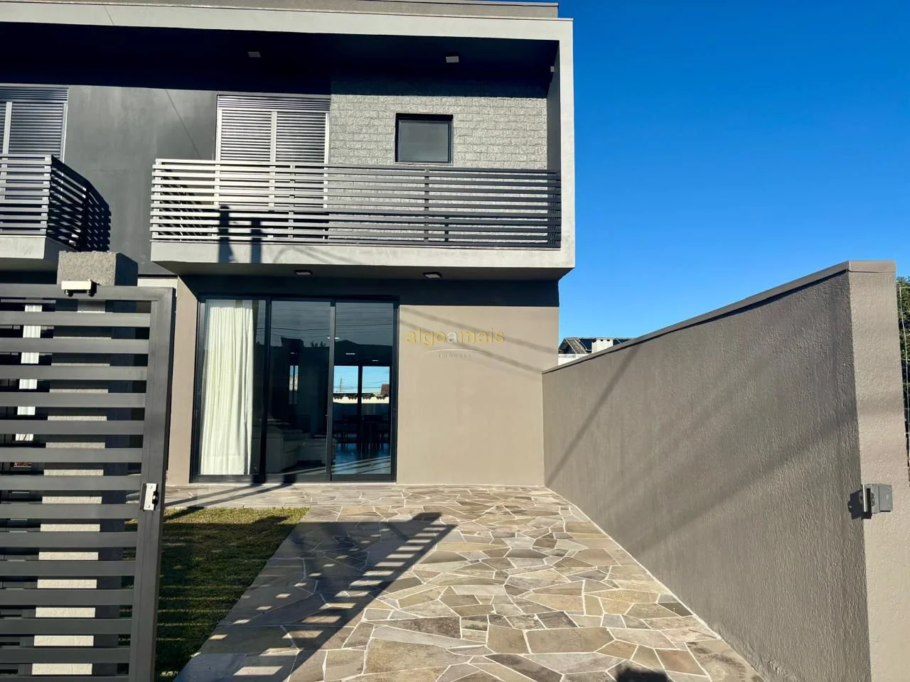 Sobrado próximo do mar no Centro de Xangri-Lá! — Centro — Xangri-Lá
