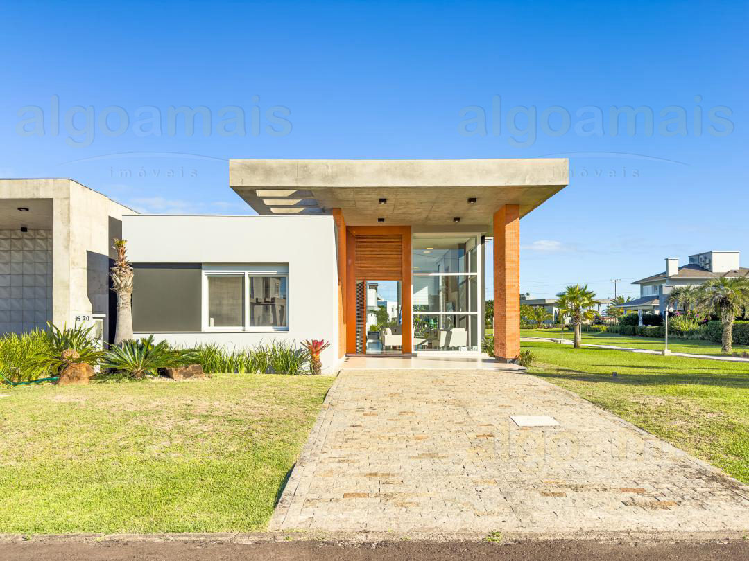 Casa em Condominio à venda em Xangri-Lá - Condominio Riviera Xangri-La - Mobiliada e com piscina aquecida — Rainha Do Mar — Xangri-Lá