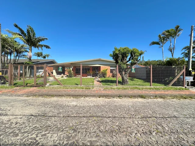 Casa à venda em Atlântida, Xangri-Lá: 201m², frente leste! — Atlântida — Xangri-Lá