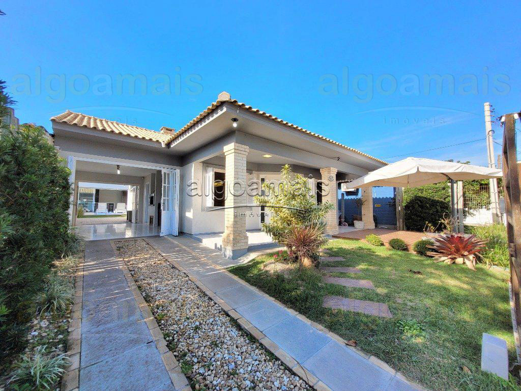 Casa com piscina e churrasqueira em Xangri-Lá, Centro - Mobiliada — Centro — Xangri-Lá