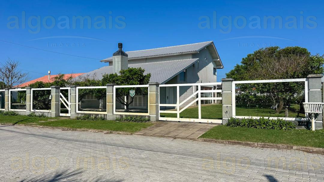 Sobrado mobiliado à venda em Xangri-Lá, 2 terrenos, 2 quadras do mar, Rainha do Mar - 321m² — Rainha Do Mar — Xangri-Lá