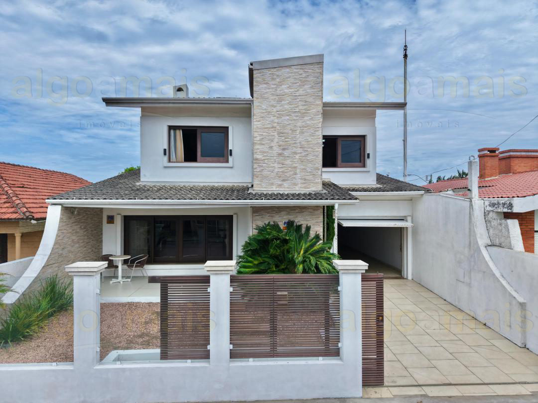 Sobrado à Venda em Rainha do Mar, Xangri-Lá - Mobiliado e com Área de Serviço — Rainha Do Mar — Xangri-Lá