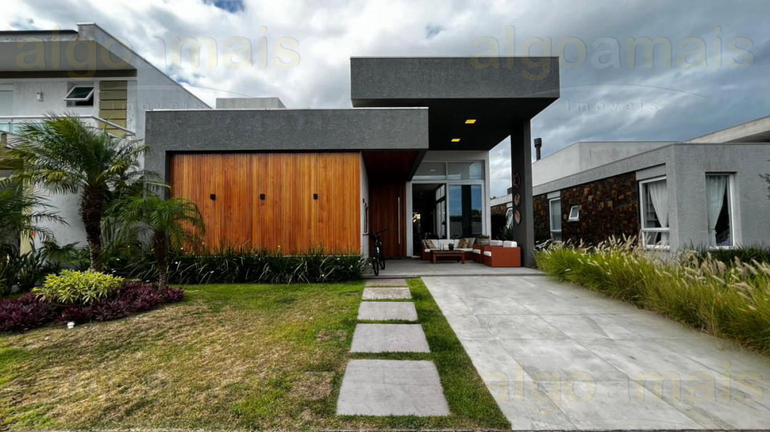 Casa em Condominio Mobiliada em Xangri-Lá - Condominio Sea Coast - Venda — Centro — Xangri-Lá
