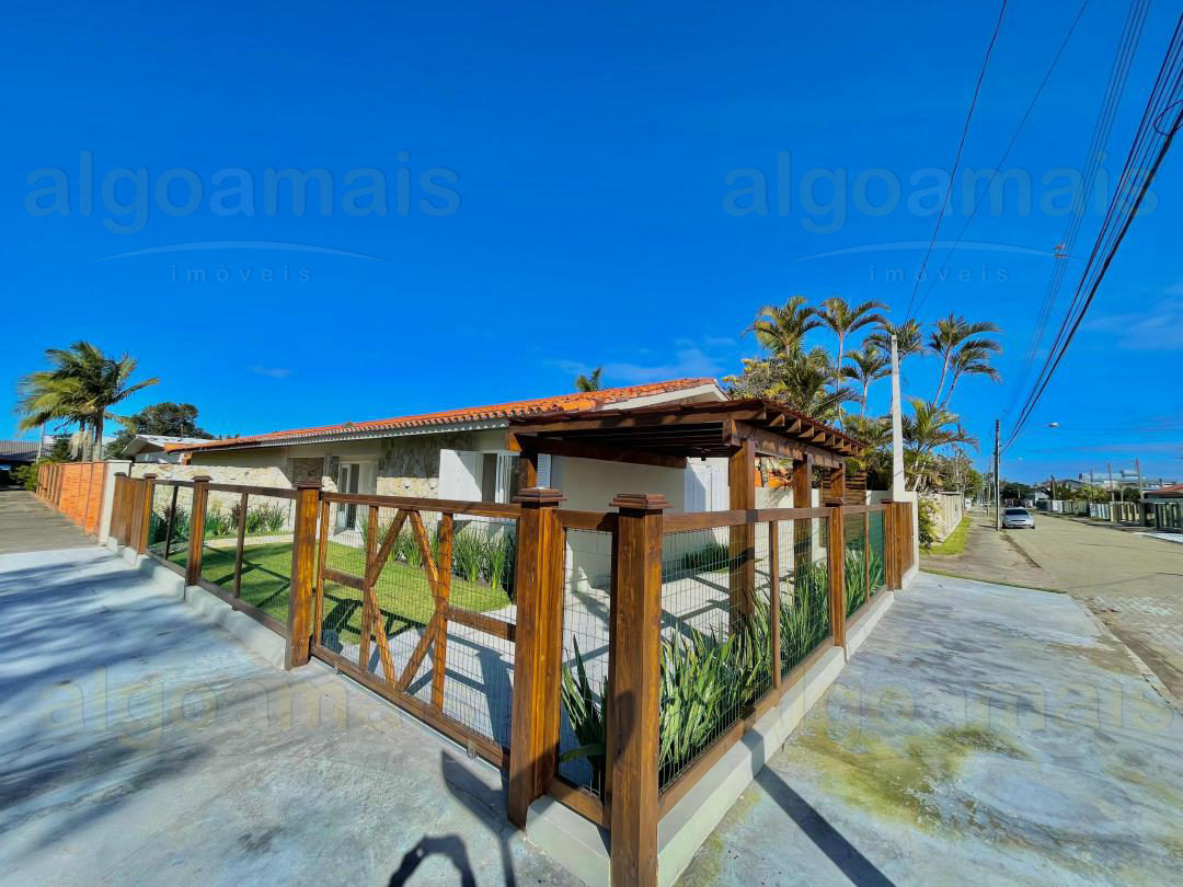 Casa exclusiva à venda em Xangri-Lá, Centro, próxima do mar, esquina - 100m² — Centro — Xangri-Lá