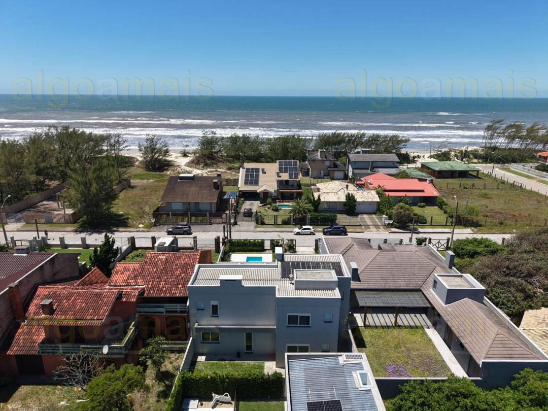Sobrado, 4 quartos, 243 m² - Foto 2