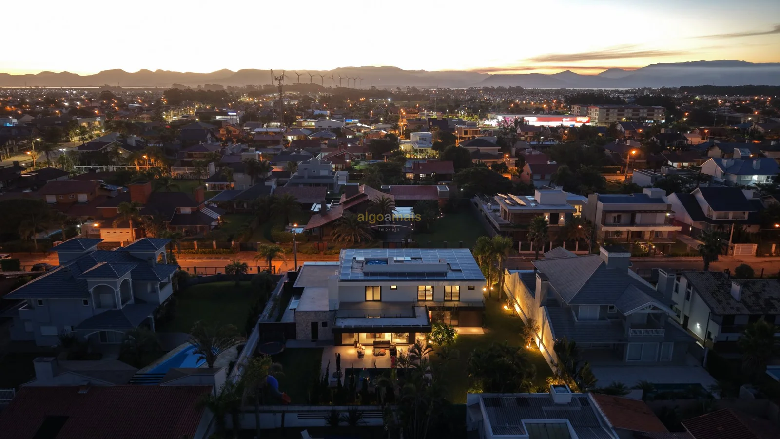 Sobrado, 6 quartos, 589 m² - Foto 2