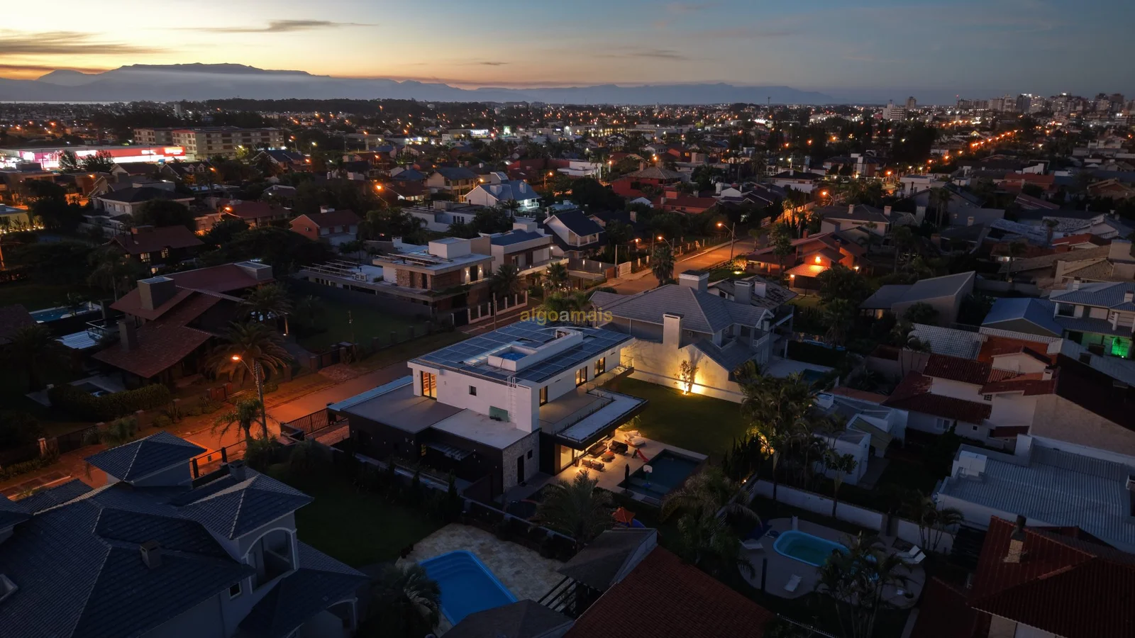 Sobrado, 6 quartos, 589 m² - Foto 3